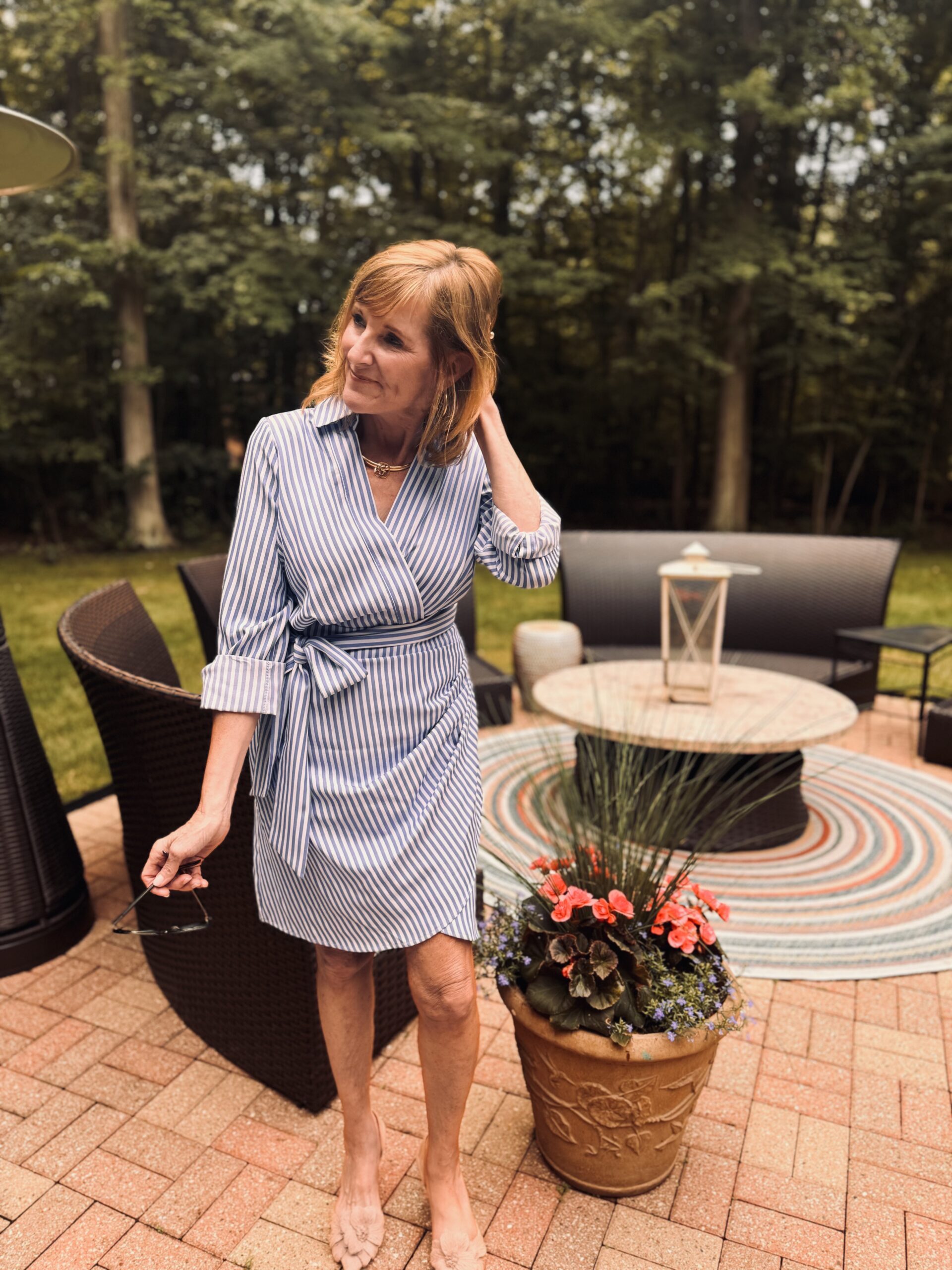 How To Dress Professionally In Hot Weather - Seasons Embraced
